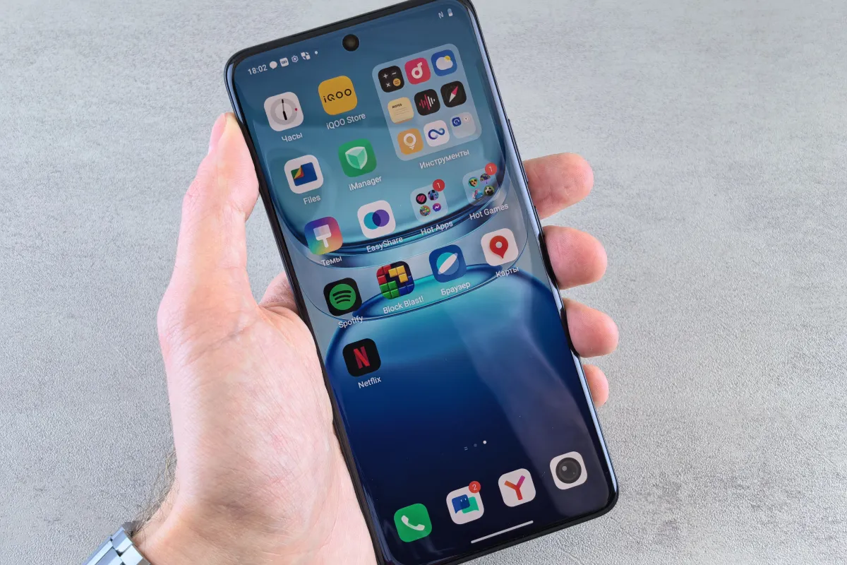 Smartphone exibindo aplicativos para acesso móvel